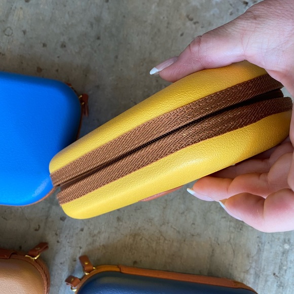 BRICS | Toiletry Case-Exclusive for Qatar Airways Hard Case - Picture 4 of 7